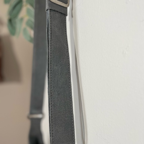 LILY & LOLA “Lisa” leather crossbody/shoulder bag - Picture 7 of 9